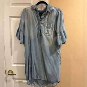 Women’s size medium light denim wash dress casual